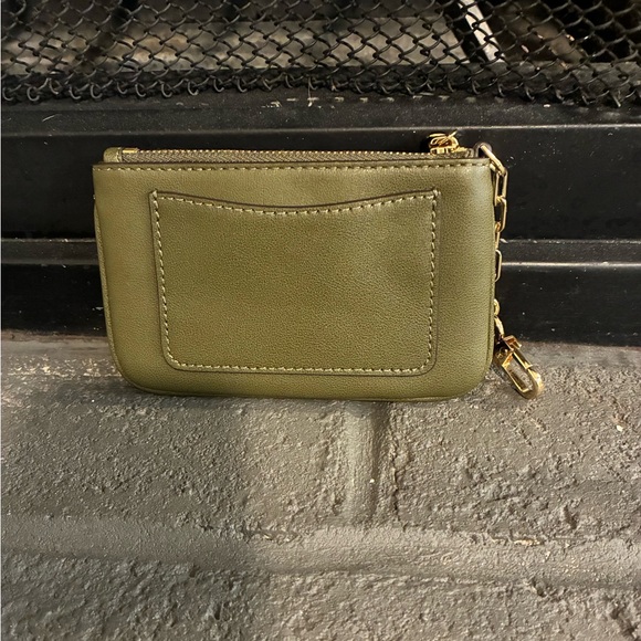 Michael Kors Olive Green Leather Zip ID Holder with Gold Hardware - Picture 2 of 3